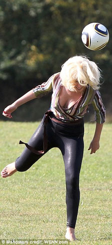 Lindsay Lohan,khoe vòng 1,cận mặt Lindsay