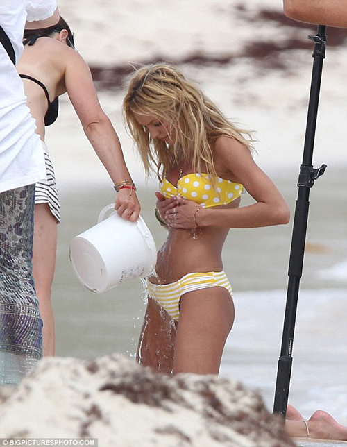 Lindsay Lohan,diện quần,bẩn,ra phố