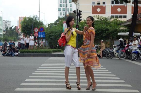 VN's Next Top Model,trang phục đường phố,Hoàng Thị Thùy,Hoàng Anh,Kikki Lê