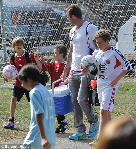Becks,Beckham,bóng đá,cầu thủ,Harper,xăm,con trai,David