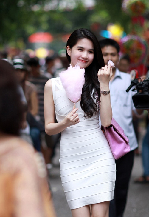 Ngọc Trinh,gợi cảm,trẻ trung,khoe,ngực,vòng 1,vòng một,hoa hậu,hh,thời trang,quần,áo,giày,váy