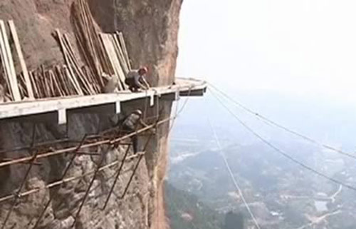 chuyện lạ,chuyện là thế giới,con đường nguy hiểm nhất