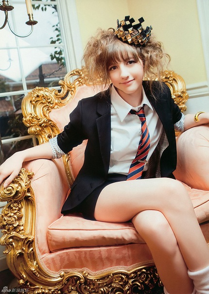 Cô gái xinh như búp bê,Beckii Cruel,Rebecca Flint
