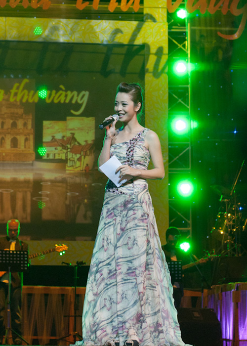 Jennifer Phạm rạng rỡ bên Quang Dũng