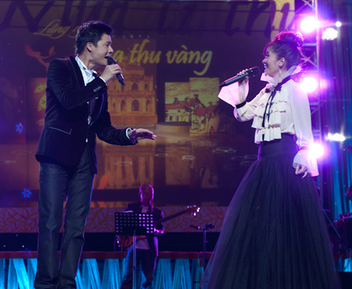 Jennifer Phạm rạng rỡ bên Quang Dũng