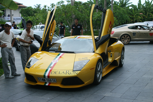 Siêu xe Lamborghini của Cường 'đô la' dẫn đoàn đại náo Đà Nẵng