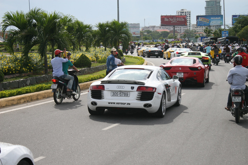 Siêu xe Lamborghini của Cường 'đô la' dẫn đoàn đại náo Đà Nẵng
