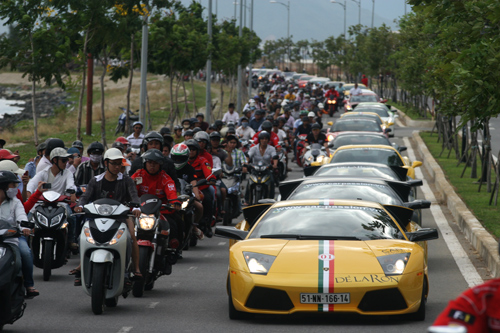 Siêu xe Lamborghini của Cường 'đô la' dẫn đoàn đại náo Đà Nẵng