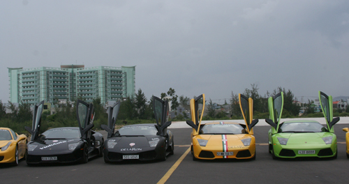 Siêu xe Lamborghini của Cường 'đô la' dẫn đoàn đại náo Đà Nẵng