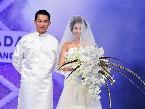 Thanh Hằng,áo cưới độc đáo,hoa cưới