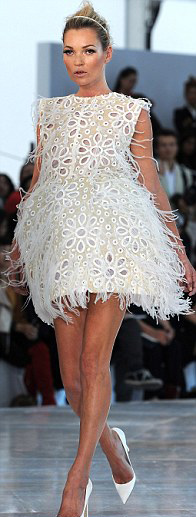Kate Moss,thiếu nữ,Louis Vuitton,tuần lễ thời trang Paris