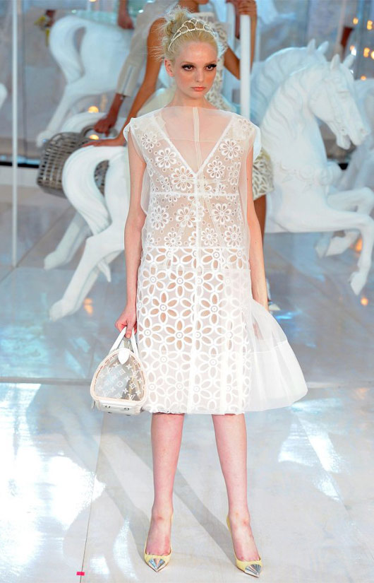 Kate Moss,thiếu nữ,Louis Vuitton,tuần lễ thời trang Paris