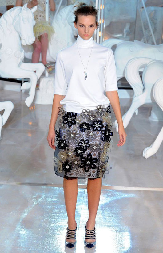 Kate Moss,thiếu nữ,Louis Vuitton,tuần lễ thời trang Paris