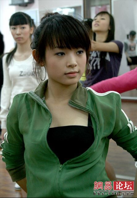 hotgirl,Hotgirl Việt trên báo chí nước ngoài,Hoàng Thùy Linh,Elle Trần,Bảo Trân,Huyền baby