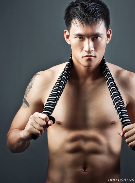 Công Vinh,Thủy Tiên,bóng đá