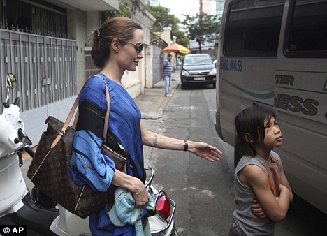 Angelina Jolie,Brad Pitt,Pax Thiên,Việt Nam