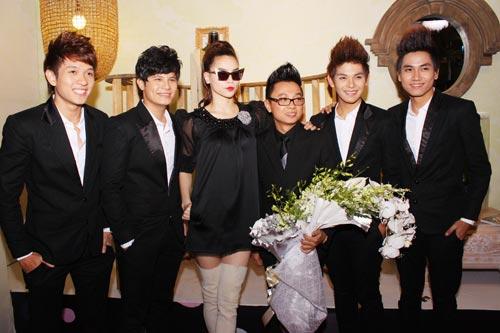 giải trí Việt,Thu Minh,Ngọc Trinh,Mr Đàm,Hồ Ngọc Hà,sao Việt,sắc đen,Mc Phan Anh,Ngọc Oanh