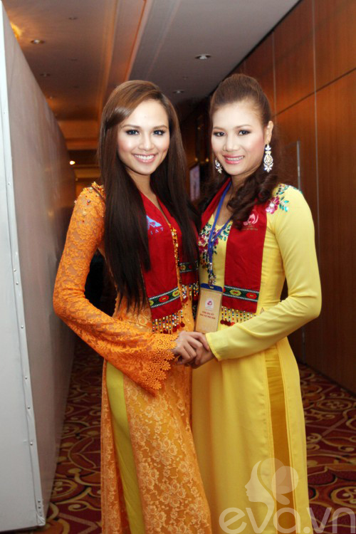 Diễm Hương,gợi cảm,áo dài,khoét sâu ngực,hoa hậu,scandal,Benny Ng,Mai Phương Thúy,Kim Khánh,Đàm Thị Lý,Trương Thị May,Maya