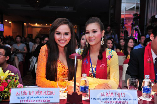 Diễm Hương,gợi cảm,áo dài,khoét sâu ngực,hoa hậu,scandal,Benny Ng,Mai Phương Thúy,Kim Khánh,Đàm Thị Lý,Trương Thị May,Maya