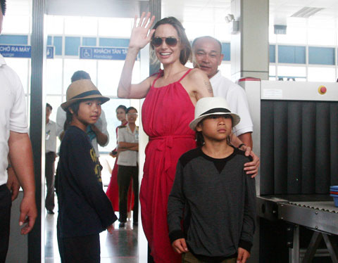Brad Pitt,Angelina Jolie,diễn viên,ngôi sao,Hollywood,tài tử,Ông bà Smith,Pax Thiên,Côn đảo