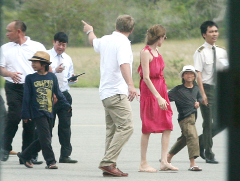 Brad Pitt,Angelina Jolie,diễn viên,ngôi sao,Hollywood,tài tử,Ông bà Smith,Pax Thiên,Côn đảo