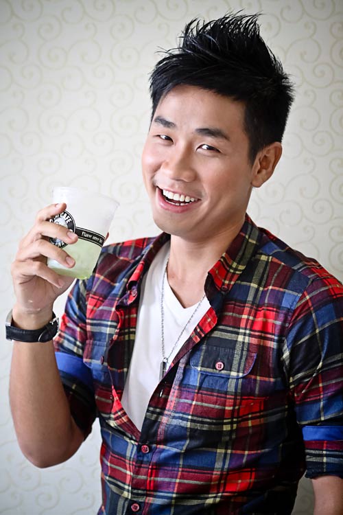 Nguyên Khang,2NE1,sân khấu,biểu diễn,ca sĩ,mc,nhóm nhạc nữ