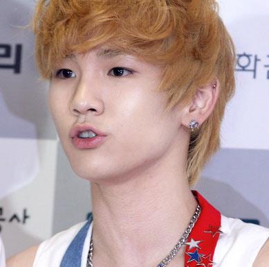 Sao hàn,Kpop,đeo khuyên
