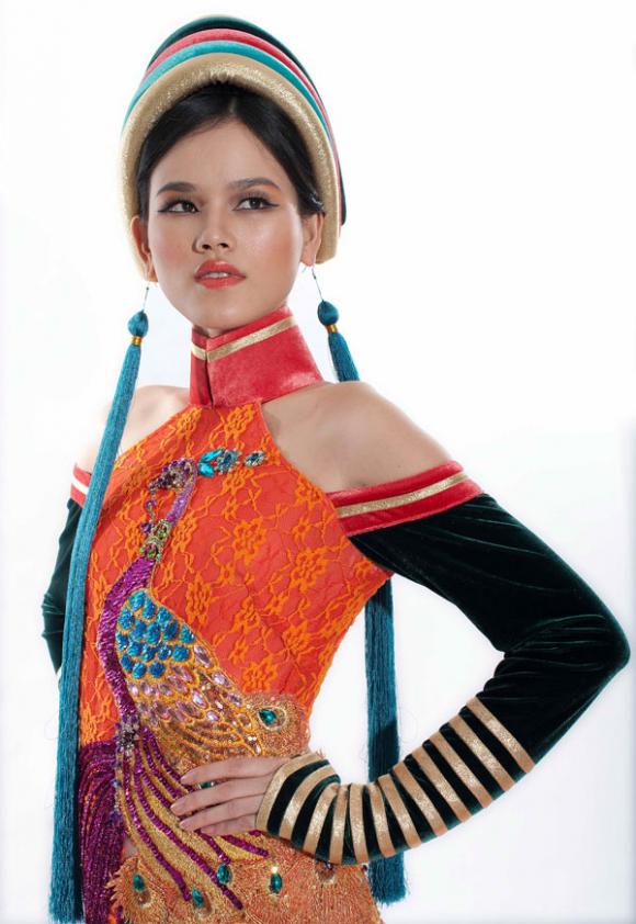 Võ Việt Chung,nhà thiết kế,Vietnam’s Next Top Model,Elite Model Look World,Tuyết Lan