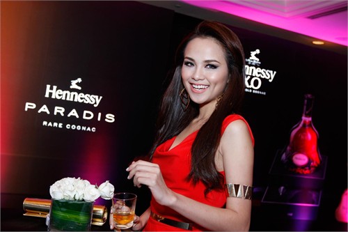 Mai Phương Thúy,Diễm Hương,người đẹp,thân thiết,hoa hậu