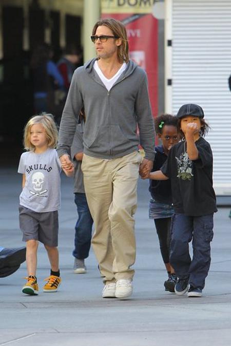 Angelina Jolie,Brad Pitt,Maddox,Pax Thiên,Shiloh,Zahara,paparazzi