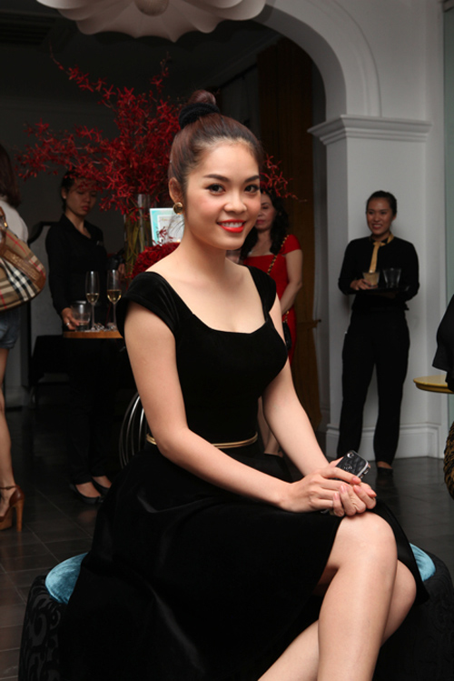 Dương Cẩm Lynh,đọ dáng,Trà Ngọc Hằng,Á hậu điện ảnh,Á hậu Hoa hậu Việt Nam hoàn cầu 