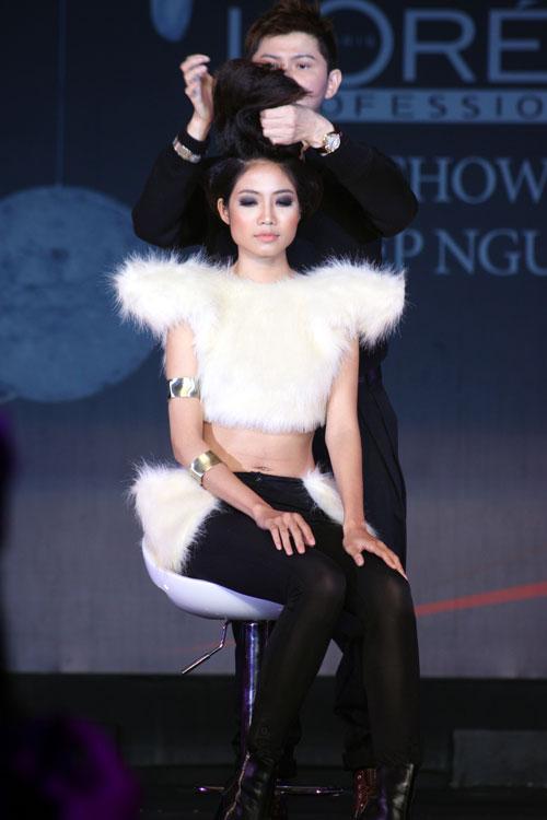 Quỳnh Thy,tóc phát sáng,thời trang,mái tóc,bạch kim