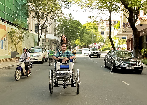 Tinna Tình,đạp xích lô,Don Nguyễn,phố đông,nữ hoàng băng giá