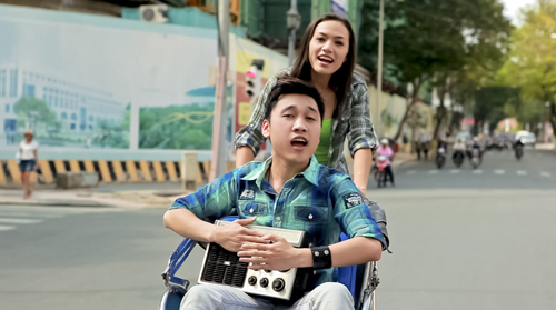 Tinna Tình,đạp xích lô,Don Nguyễn,phố đông,nữ hoàng băng giá