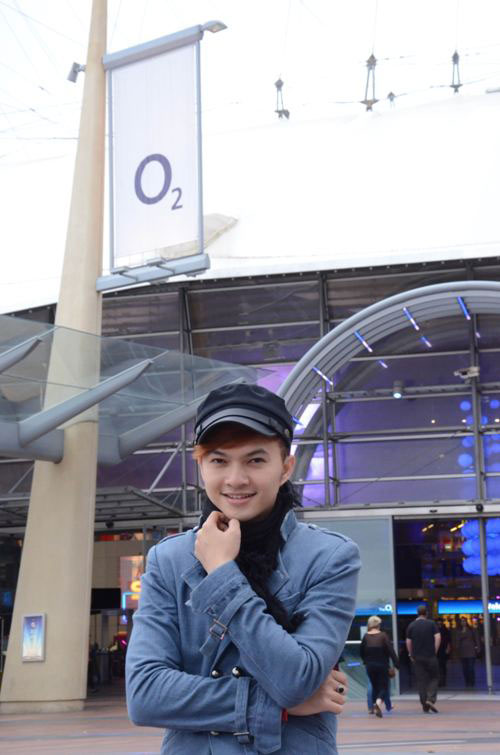 Nam Cường,M4u Ca si Nam cuong,Naku,Bay giua ngan ha,london,bieu dien tu thien,