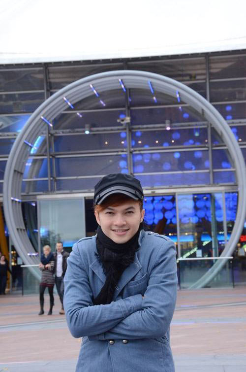 Nam Cường,M4u Ca si Nam cuong,Naku,Bay giua ngan ha,london,bieu dien tu thien,