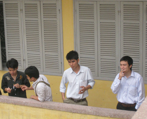 sinh viên,hút thuốc,thuốc lá,công cộng,giới trẻ,giảng đường