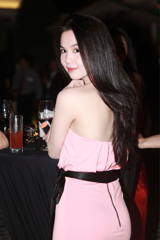 Ngọc Trinh,Ngọc Thạch,Anh Thư,Phương Nga