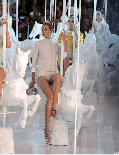 Sarah Burton,Giambattista Valli,hay Marc Jacobs,nhà thiết kế,thời trang,ấn tượng