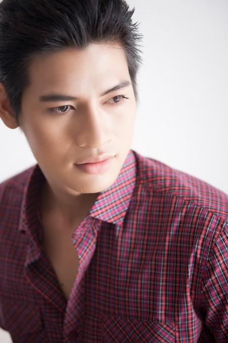 Nam vương Khôi Nguyên,Mister International 2011,người mẫu,đại  gia,chống lưng