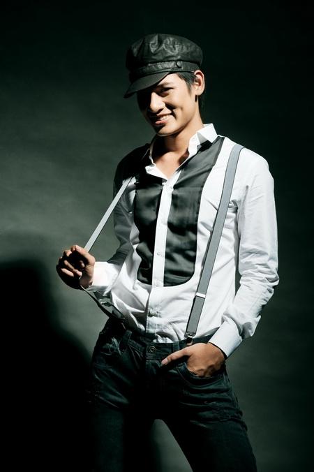 Nam vương Khôi Nguyên,Mister International 2011,người mẫu,đại  gia,chống lưng