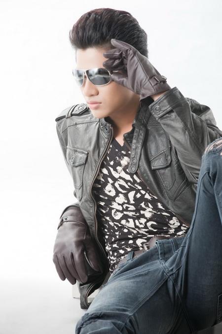 Nam vương Khôi Nguyên,Mister International 2011,người mẫu,đại  gia,chống lưng