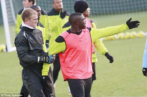 Balotelli,tẩn đồng đội,đại chiến, Arsenal,Man City,Richards,mâu thuẫn,tin thể thao,bóng đá