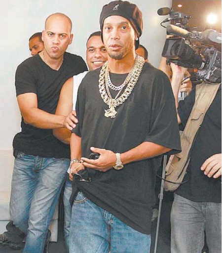 Ronaldinho,chất chơi,1,5kg vàng,chơi ngông,nghệ sĩ,thể thao,bóng đá
