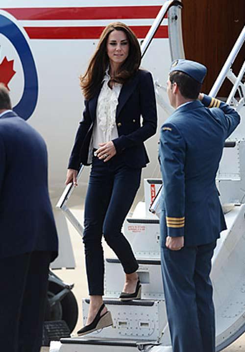 Hoàng tử Anh William,vợ,Kate Middleton,nữ công tước,trang phục,thời trang,quý phái