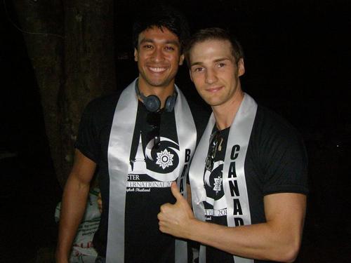 Nam vương Khôi Nguyên,Mister International 2011,người mẫu,tinh nghịch,voi,vui đùa