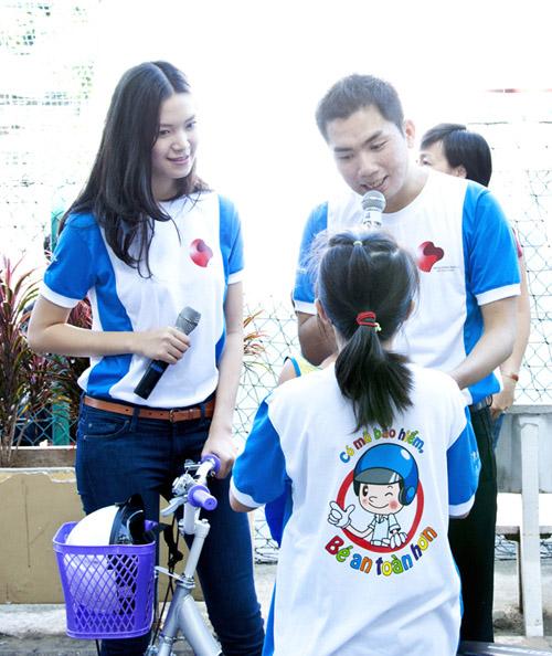 Thùy Dung,Đẹp Fashion Show,hoa hậu,khoe,lộ,hở,váy,hết hồn,ngỡ ngàng,choáng