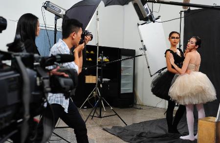 Phương Anh,môi chạm môi,Đức Tiến,Vietnam Next Top Model,Lê Thị Thúy,Trà My,Thùy Trang