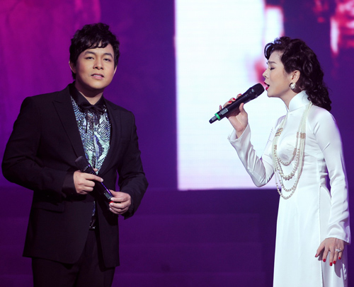 Lệ Quyên,live show,cởi trần,ca sĩ,gợi cảm,sang trọng