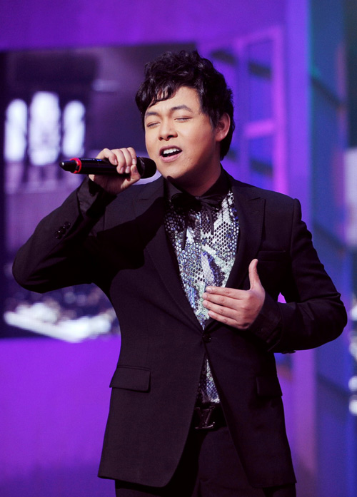 Lệ Quyên,live show,cởi trần,ca sĩ,gợi cảm,sang trọng